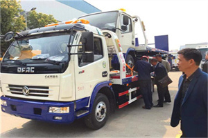 贵阳汽车道路救援拖车价格